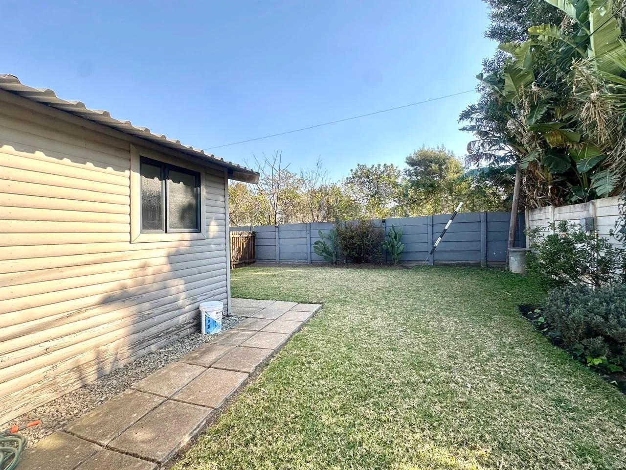 PET FRIENDLY COTTAGE WITH A PRIVATE GARDEN!