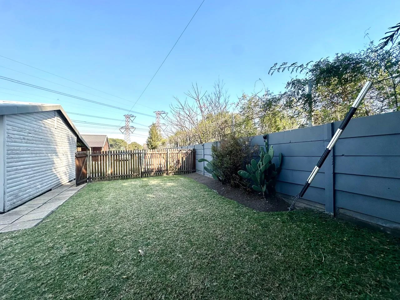 PET FRIENDLY COTTAGE WITH A PRIVATE GARDEN!