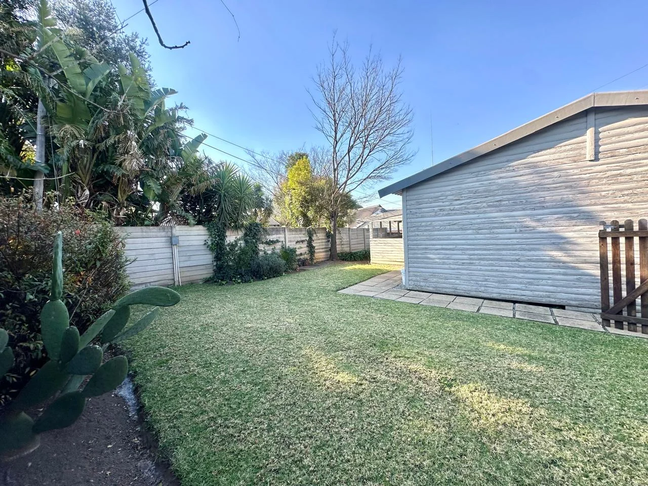 PET FRIENDLY COTTAGE WITH A PRIVATE GARDEN!
