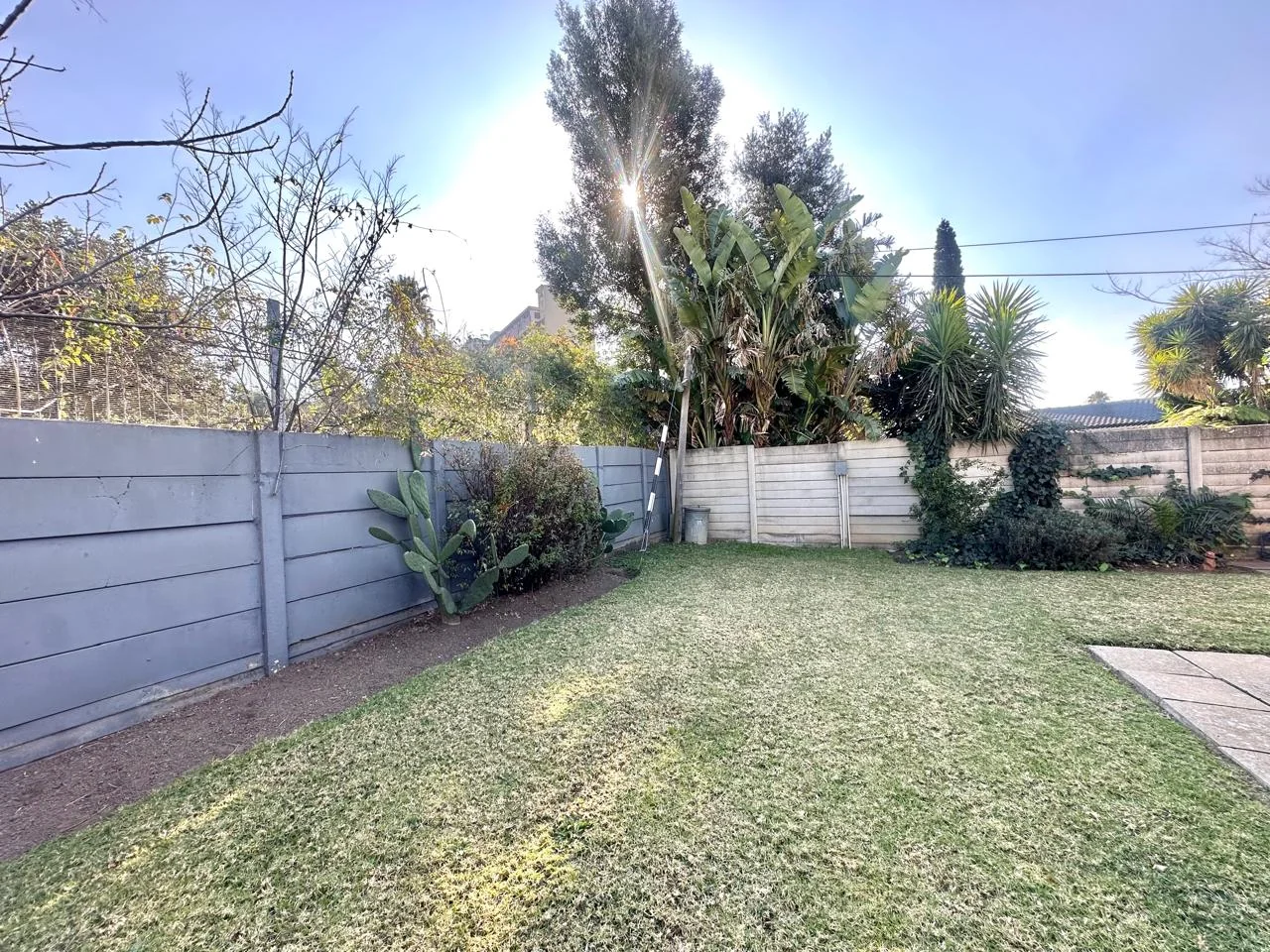 PET FRIENDLY COTTAGE WITH A PRIVATE GARDEN!