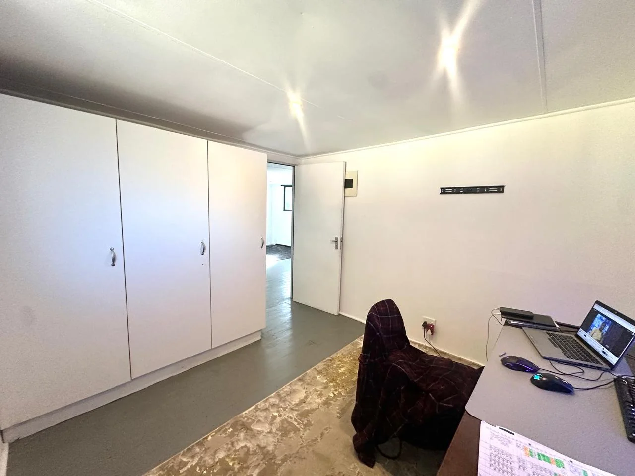 PET FRIENDLY COTTAGE WITH A PRIVATE GARDEN!