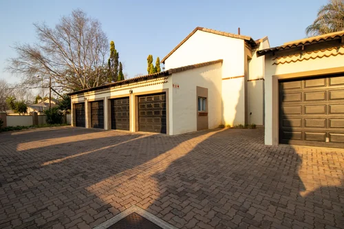 Olympus AH, Pretoria