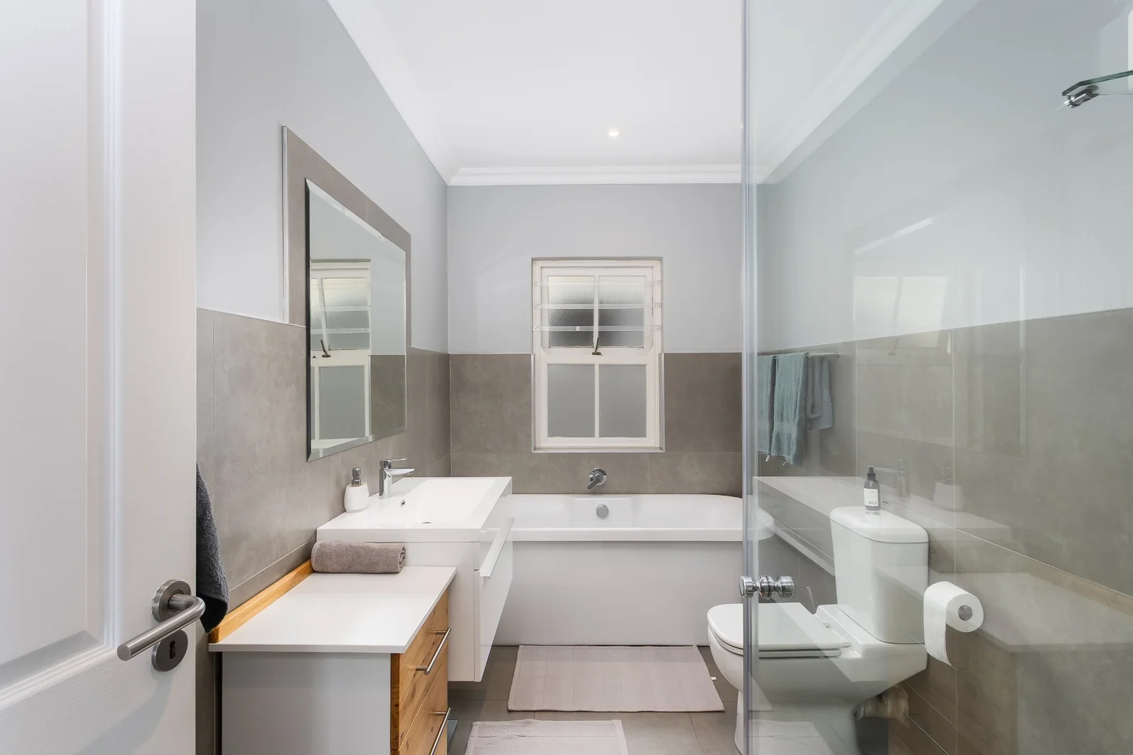 Move in Ready Modern Standalone home