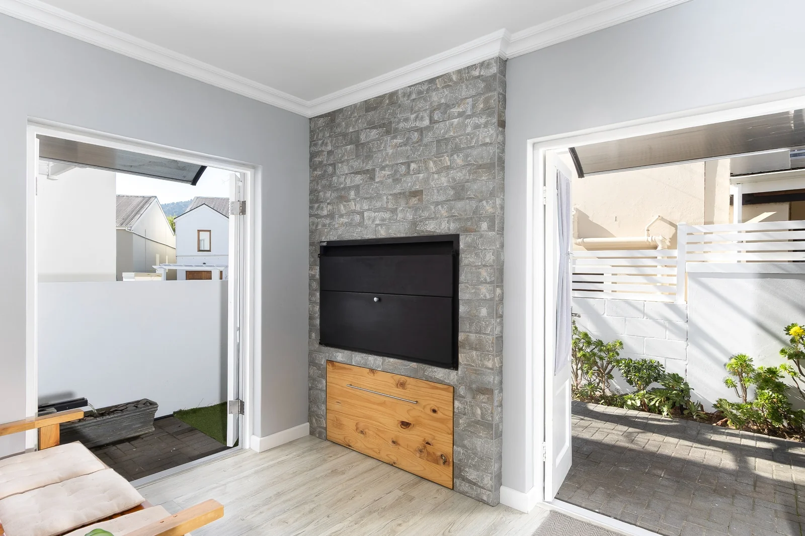 Move in Ready Modern Standalone home