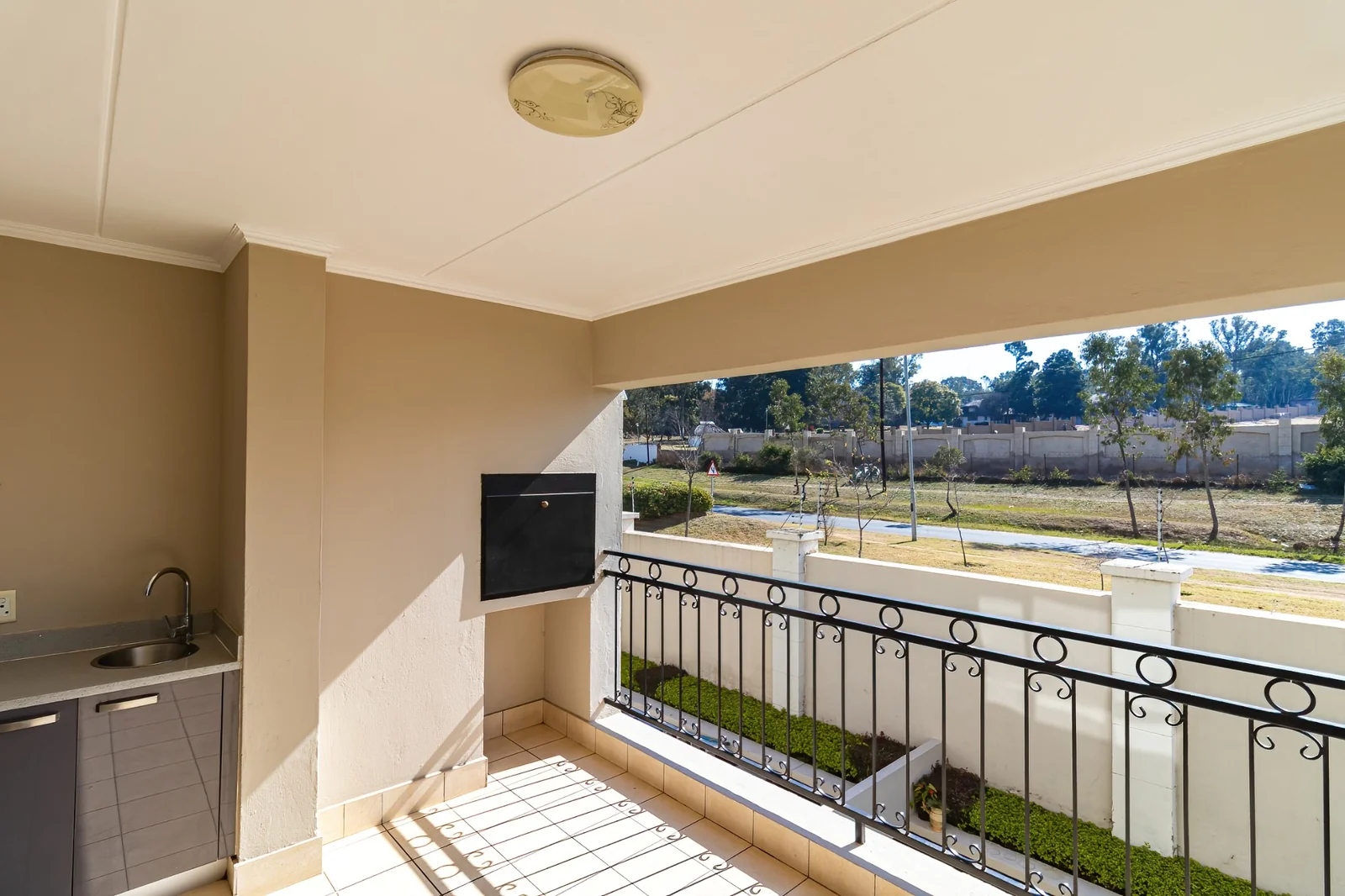 Three beds, Two Baths Modern property for sale in Carlswald