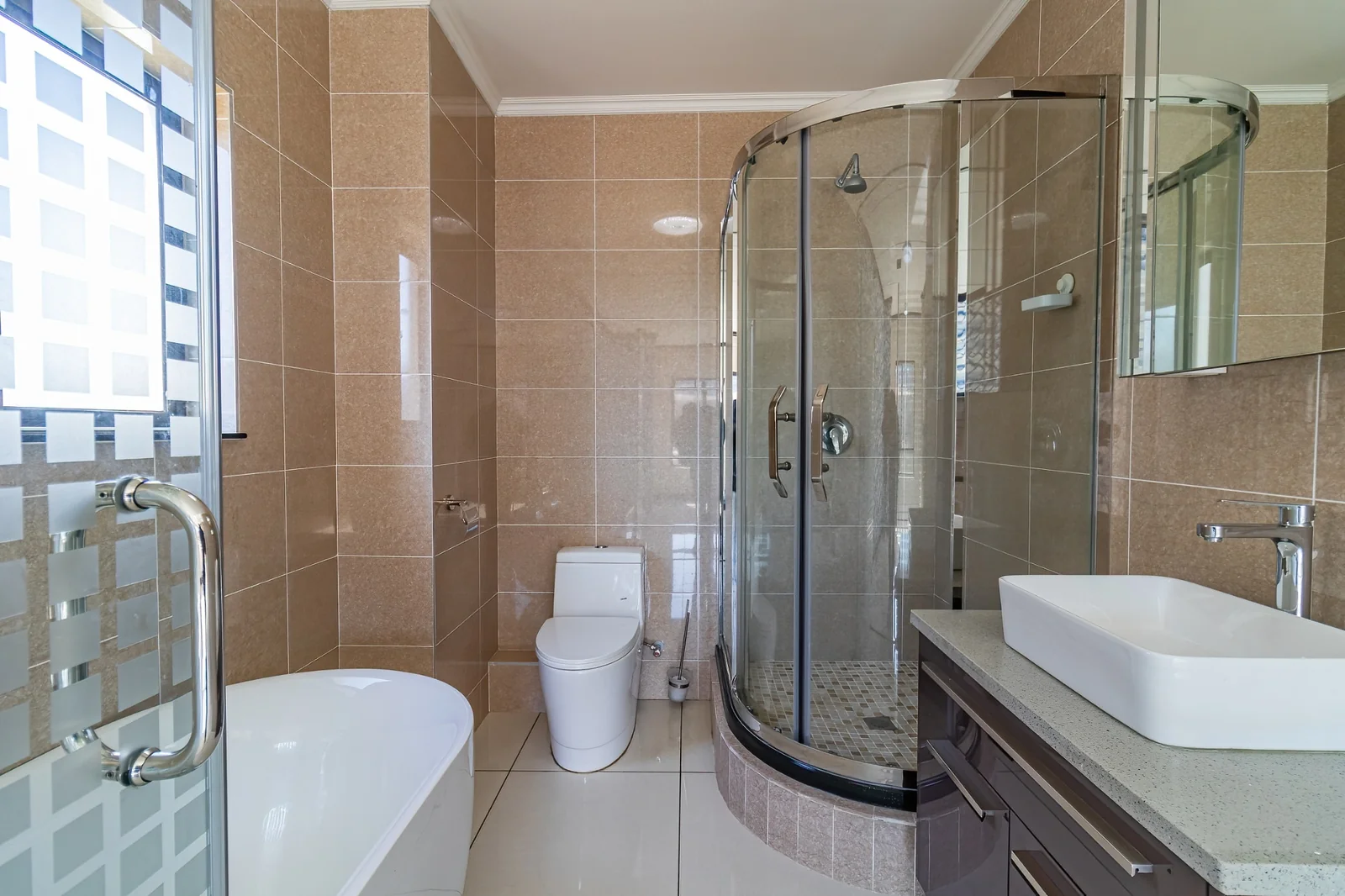 Three beds, Two Baths Modern property for sale in Carlswald