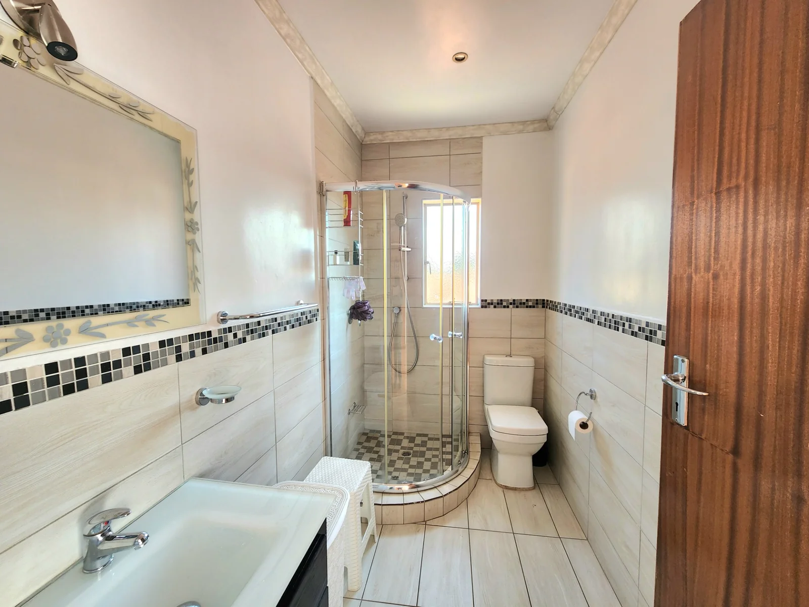 Spacious 5 Bedroom Property with Exceptional Potential in the Heart of Bardene