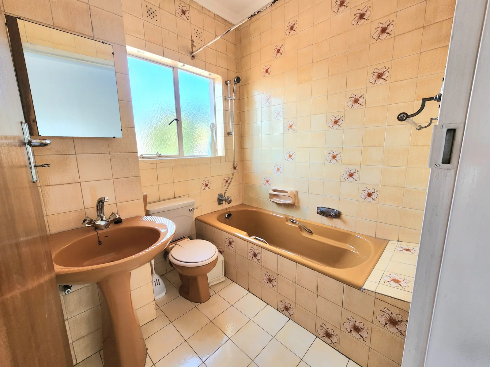Spacious 5 Bedroom Property with Exceptional Potential in the Heart of Bardene