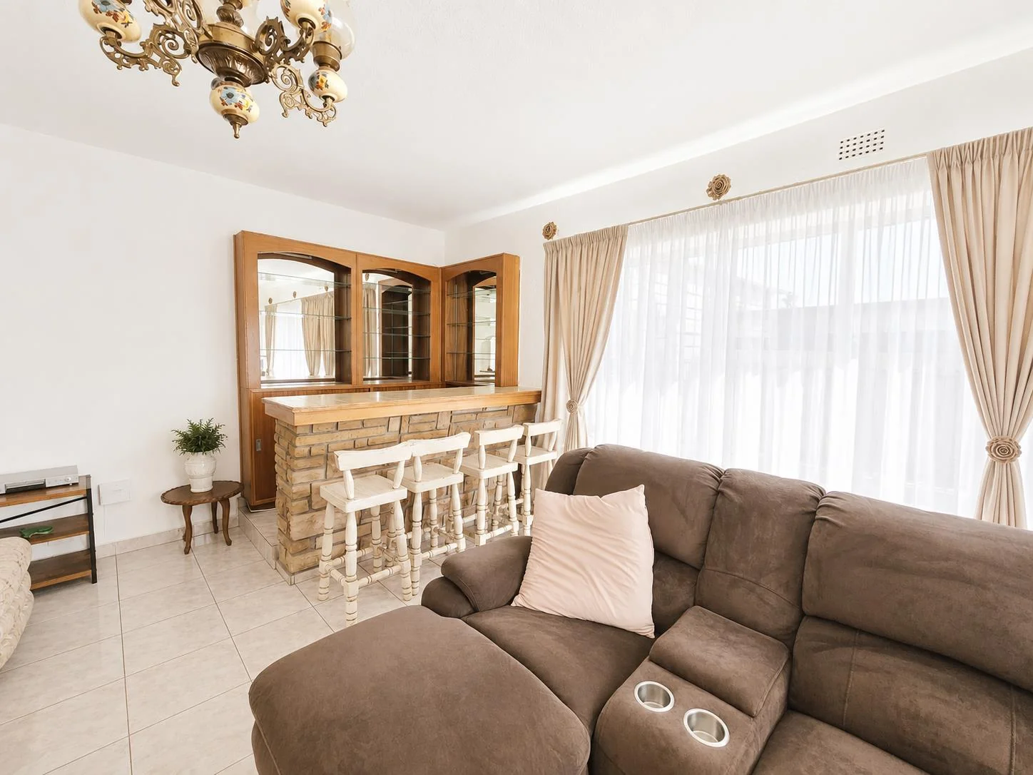 Spacious 5 Bedroom Property with Exceptional Potential in the Heart of Bardene