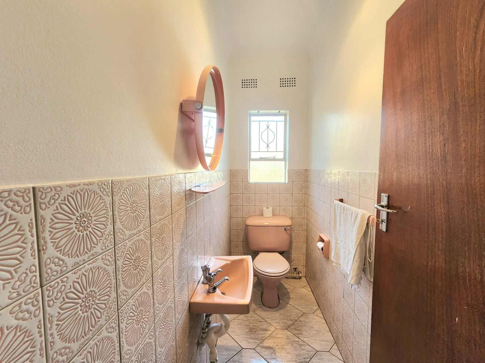 Spacious 5 Bedroom Property with Exceptional Potential in the Heart of Bardene