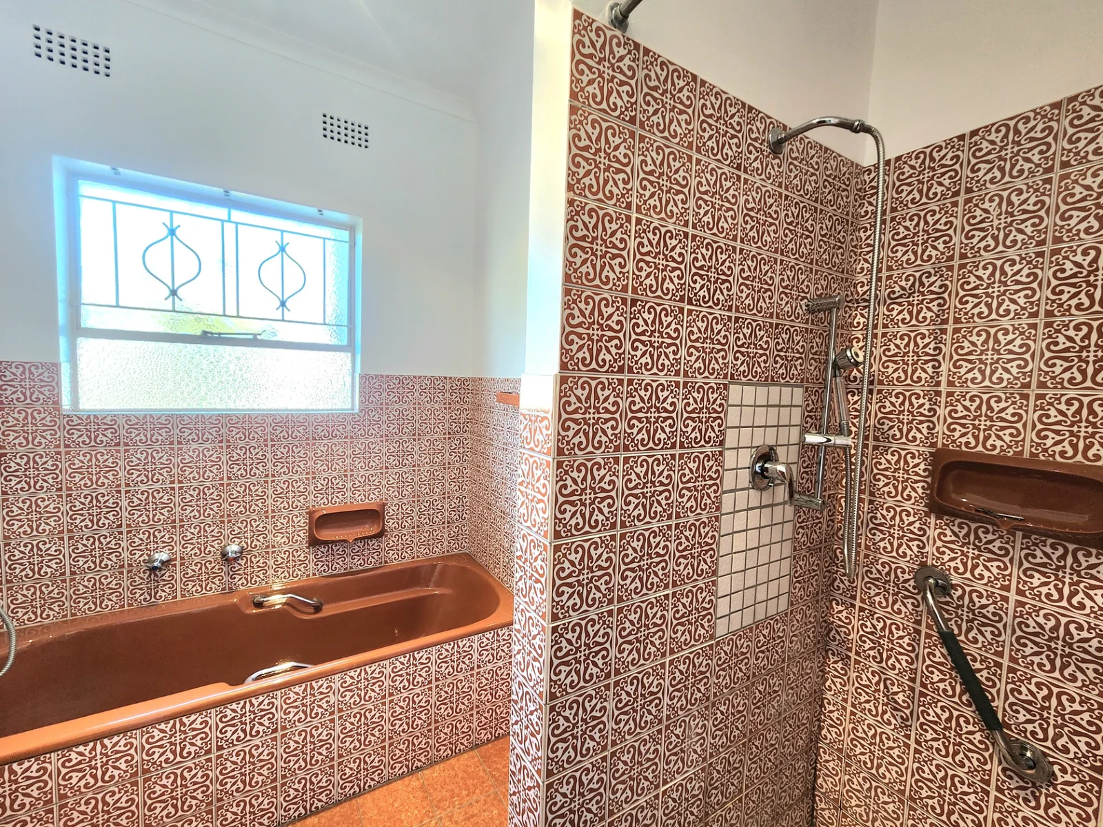 Spacious 5 Bedroom Property with Exceptional Potential in the Heart of Bardene