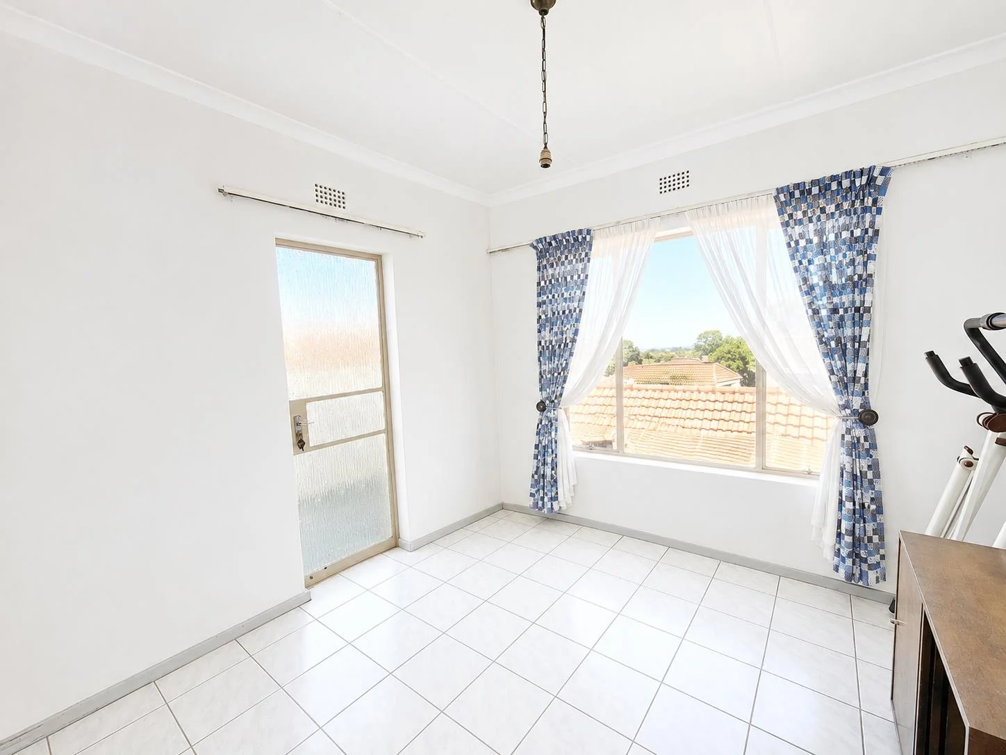 Spacious 5 Bedroom Property with Exceptional Potential in the Heart of Bardene