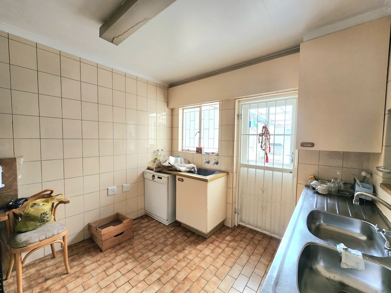 Spacious 5 Bedroom Property with Exceptional Potential in the Heart of Bardene