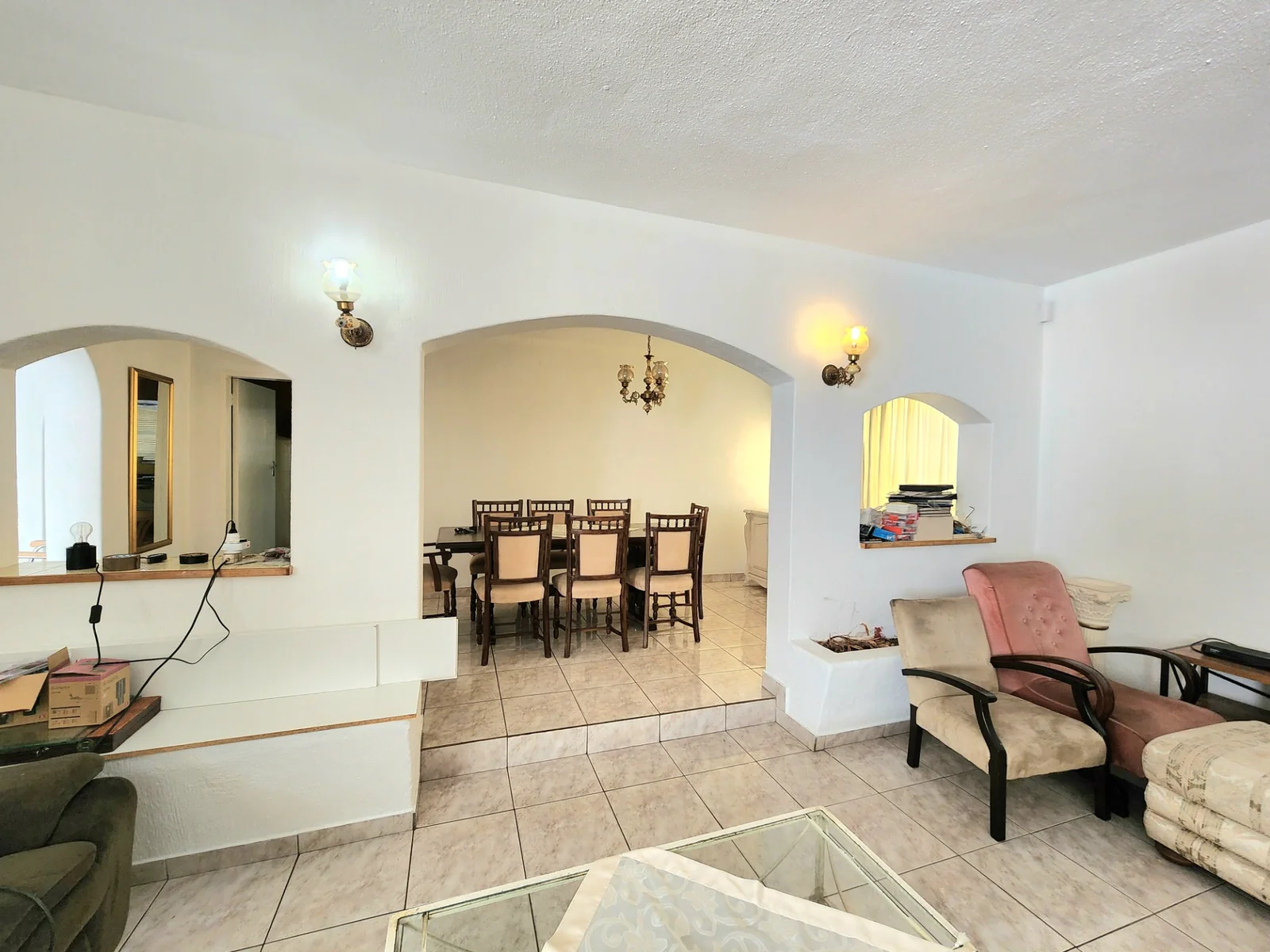 Spacious 5 Bedroom Property with Exceptional Potential in the Heart of Bardene
