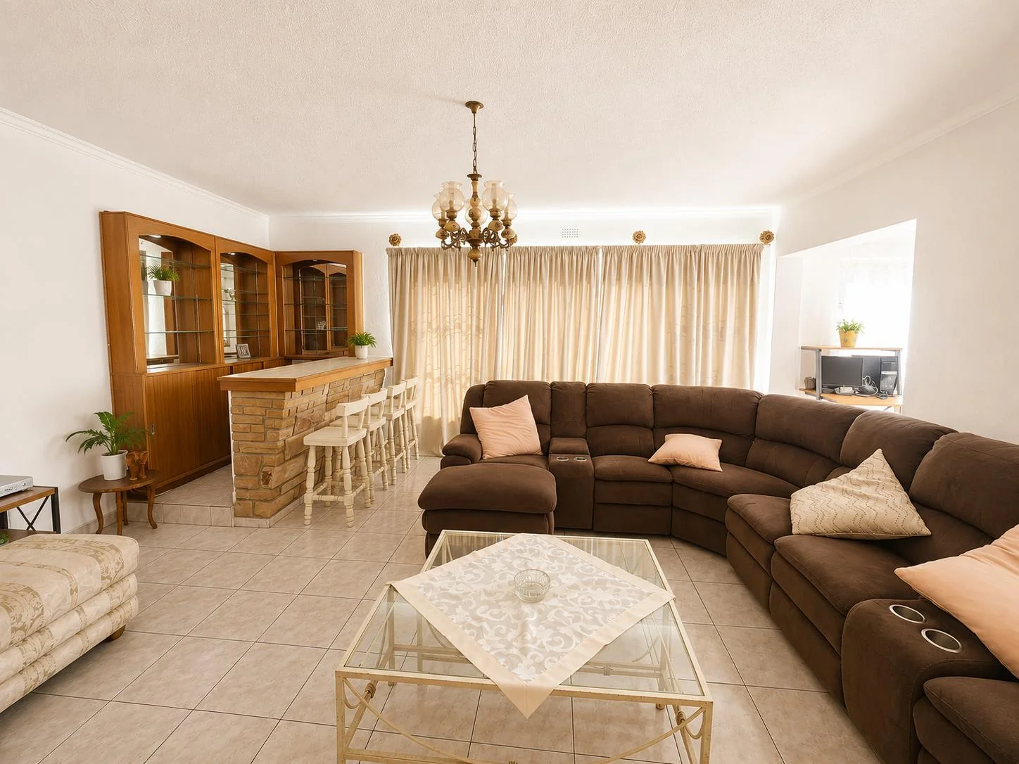 Spacious 5 Bedroom Property with Exceptional Potential in the Heart of Bardene