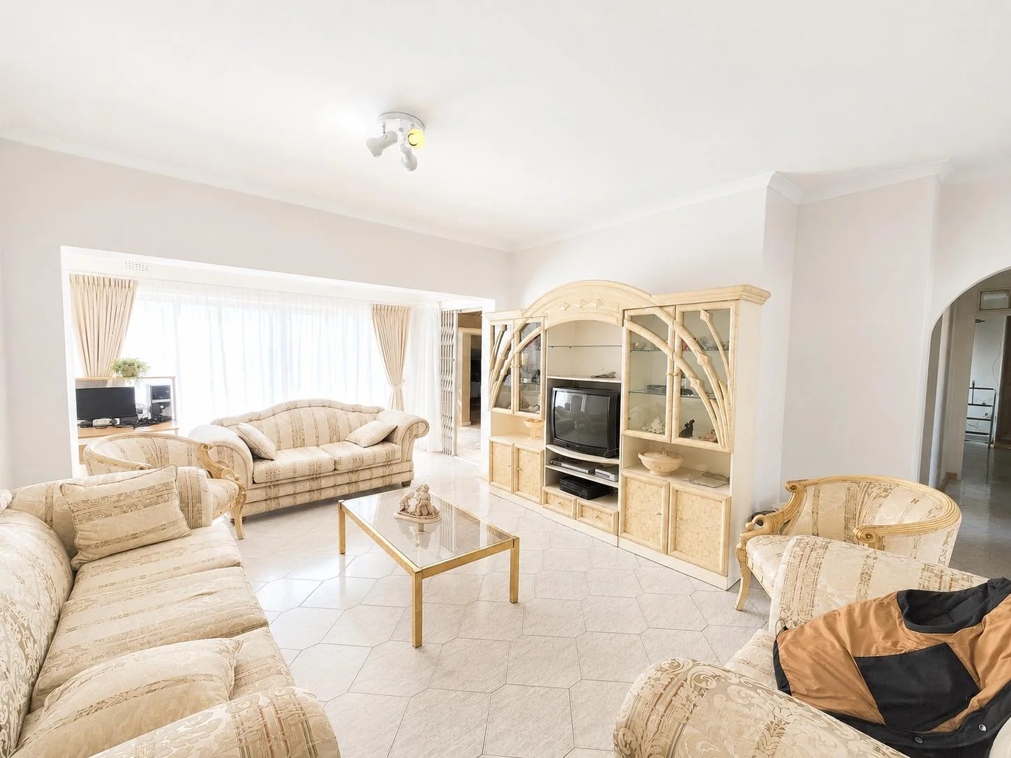 Spacious 5 Bedroom Property with Exceptional Potential in the Heart of Bardene