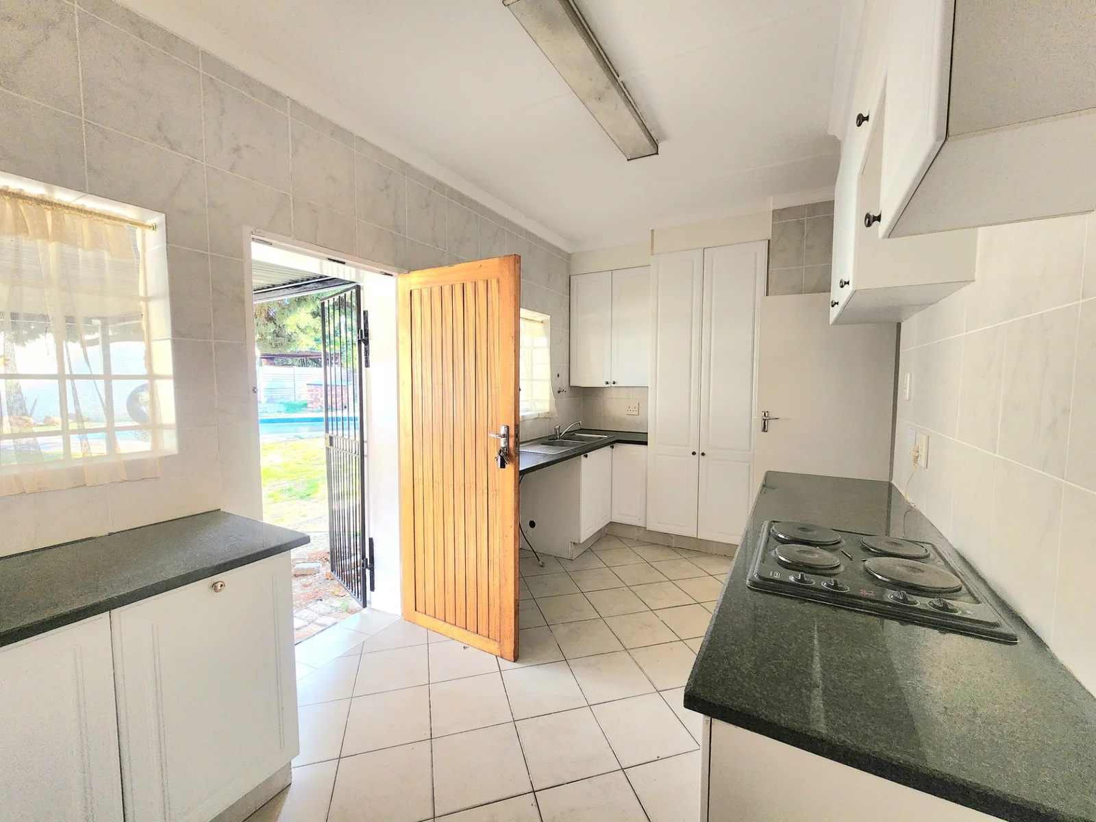 Charming 3-Bedroom Family Home to Rent in Secure Edleen Enclosure