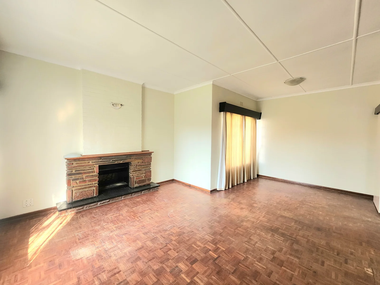 Charming 3-Bedroom Family Home to Rent in Secure Edleen Enclosure
