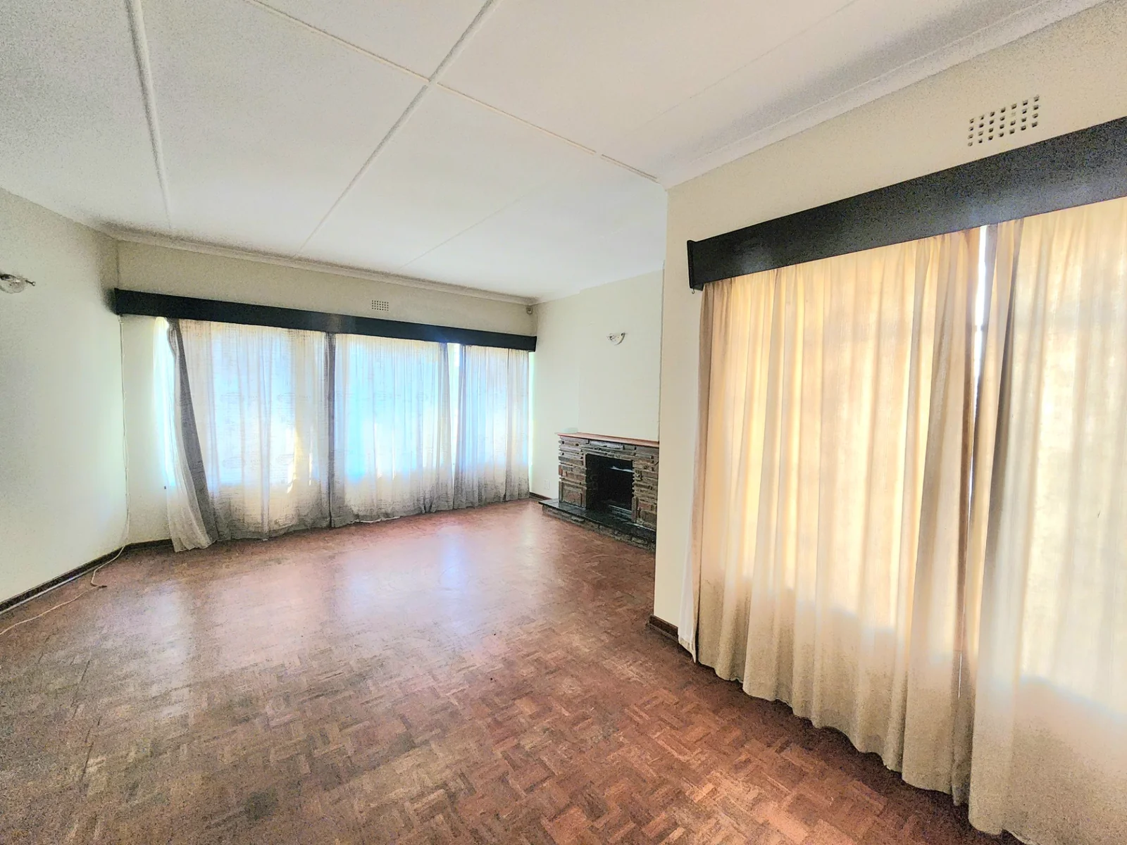 Charming 3-Bedroom Family Home to Rent in Secure Edleen Enclosure
