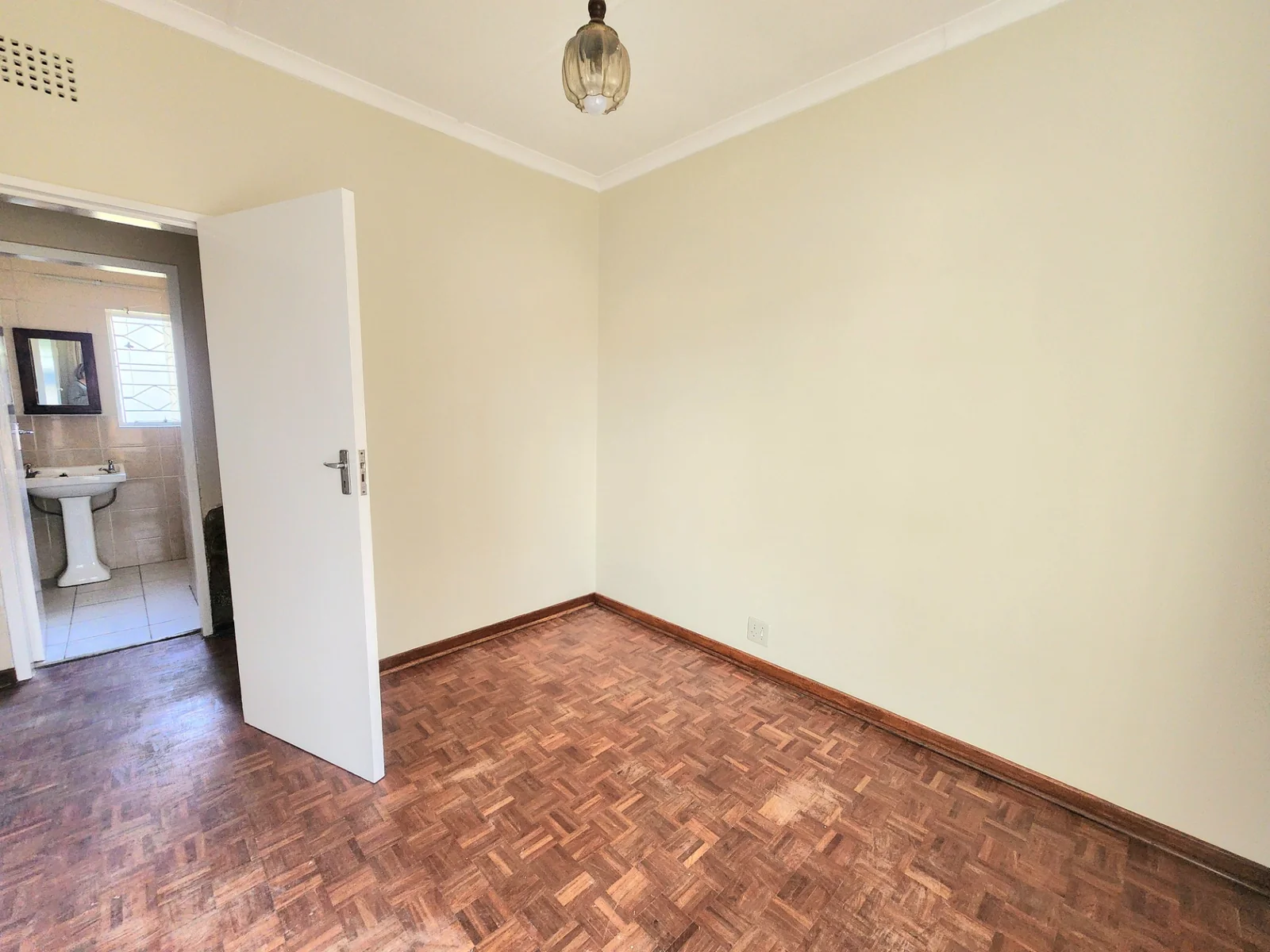 Charming 3-Bedroom Family Home to Rent in Secure Edleen Enclosure