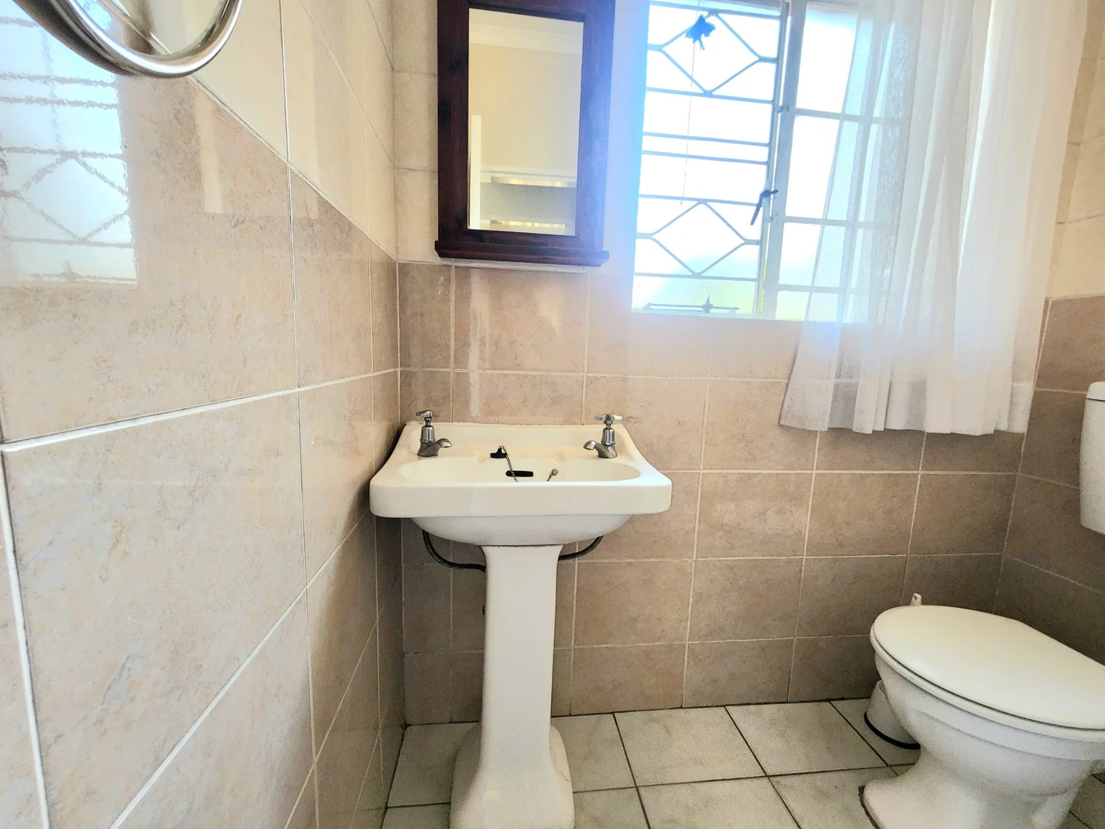 Charming 3-Bedroom Family Home to Rent in Secure Edleen Enclosure