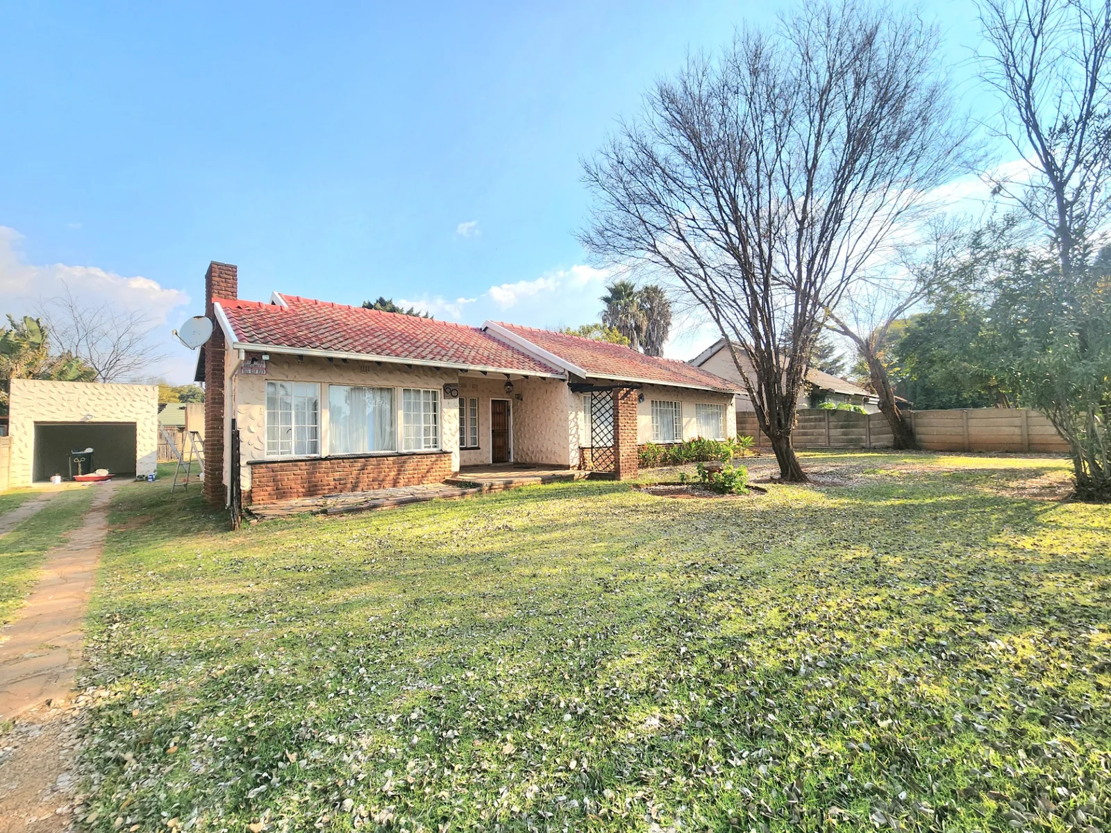 Charming 3-Bedroom Family Home to Rent in Secure Edleen Enclosure