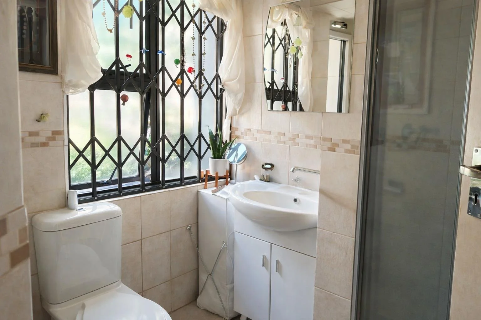 This is the Most Charming 3 bedroom, ground floor Town House with an incredible View that You will Absolutely Love in Helderkruin.