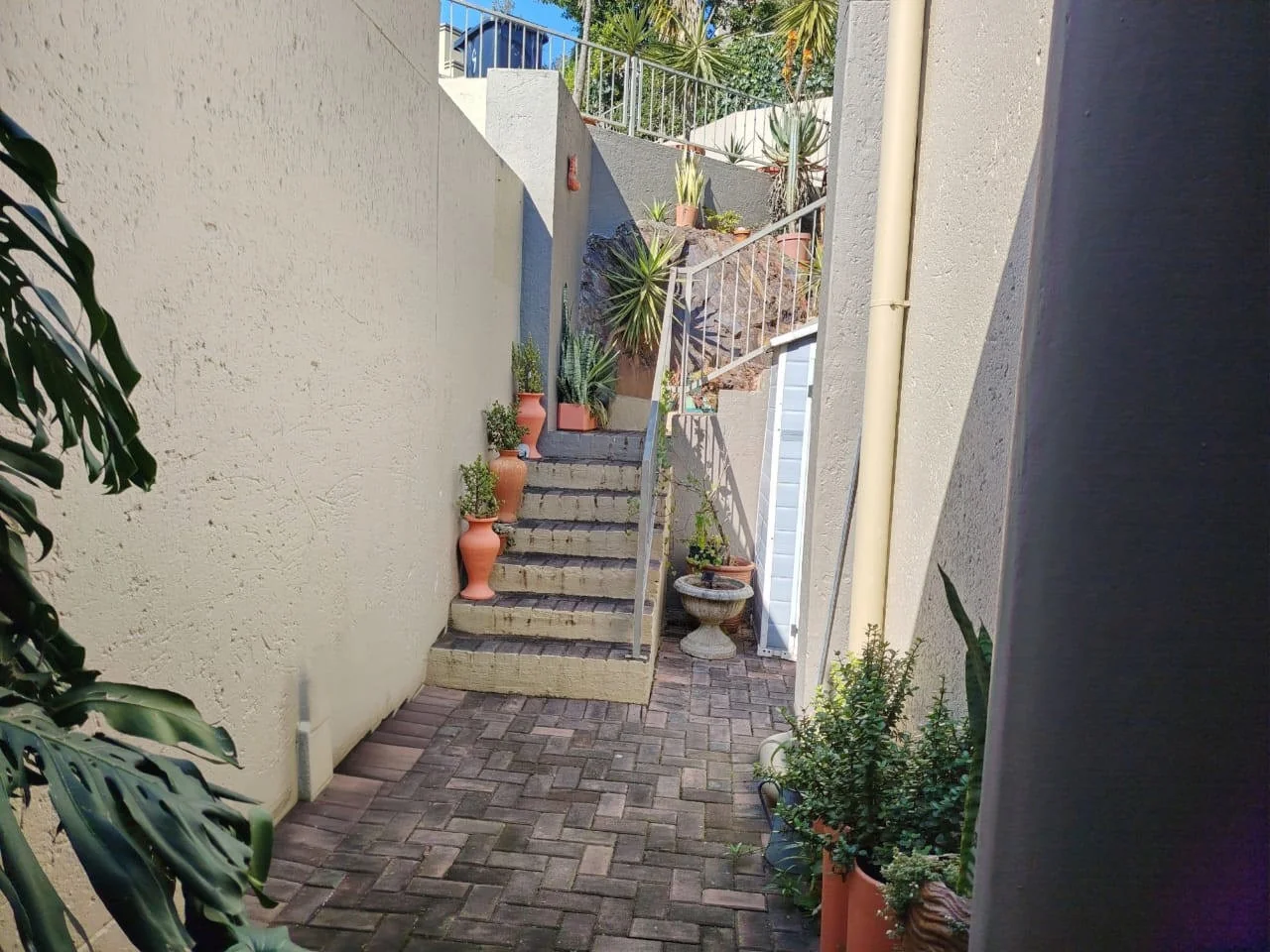 This is the Most Charming 3 bedroom, ground floor Town House with an incredible View that You will Absolutely Love in Helderkruin.