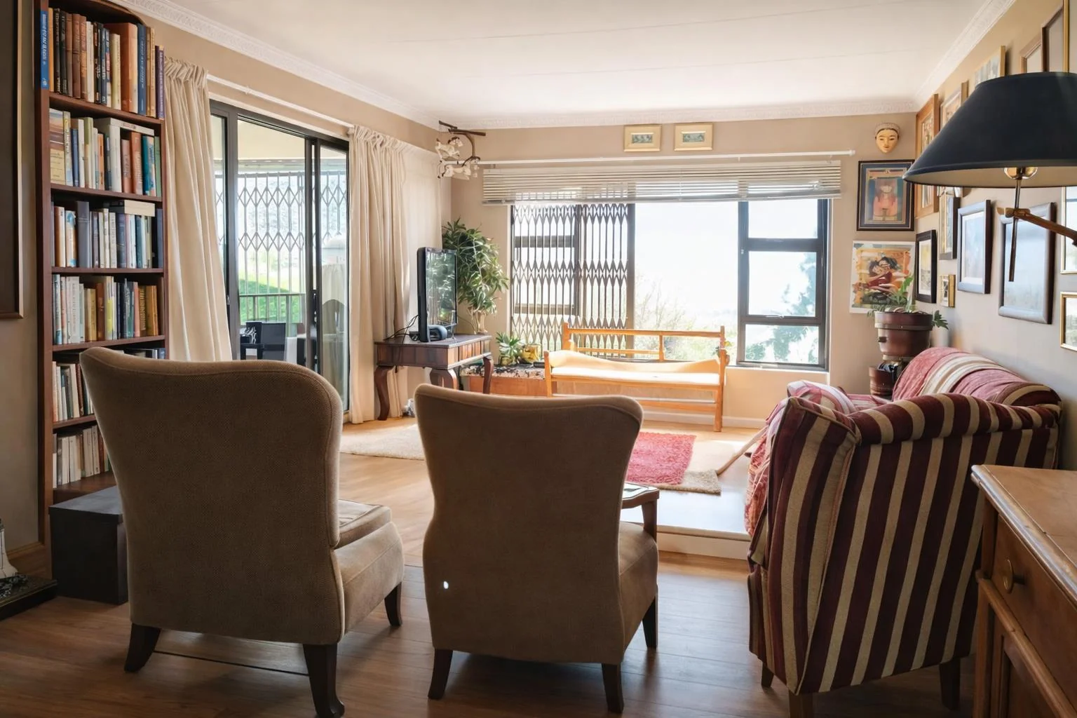 This is the Most Charming 3 bedroom, ground floor Town House with an incredible View that You will Absolutely Love in Helderkruin.