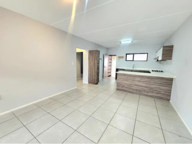 Modern Ground Floor Apartment with Private Garden – Pet Friendly!