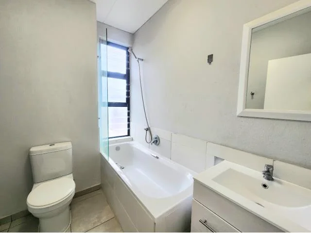 Modern Ground Floor Apartment with Private Garden – Pet Friendly!
