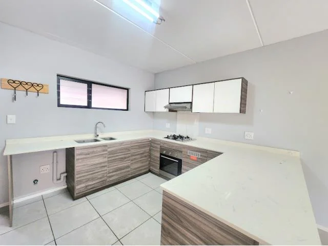 Modern Ground Floor Apartment with Private Garden – Pet Friendly!