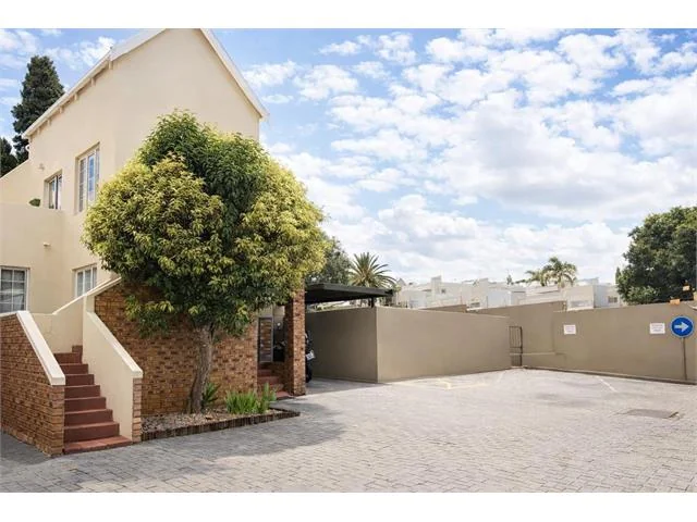 2 bedroom, 1 bathroom apartment for sale in Radiokop, Roodepoort