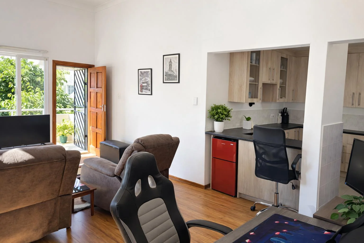 2 bedroom, 1 bathroom apartment for sale in Radiokop, Roodepoort