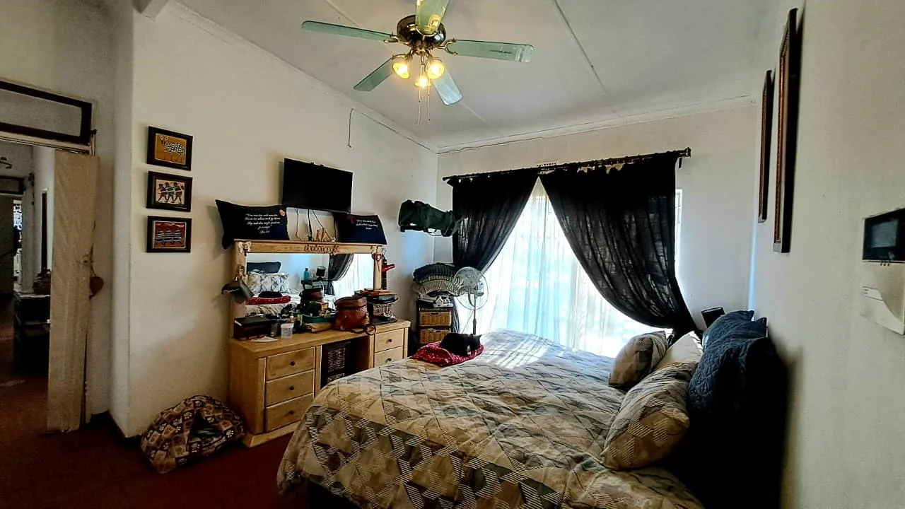 Spacious Birchleigh Home with 4 Bedrooms, Flatlet & Pool-Asking price R1,650 000