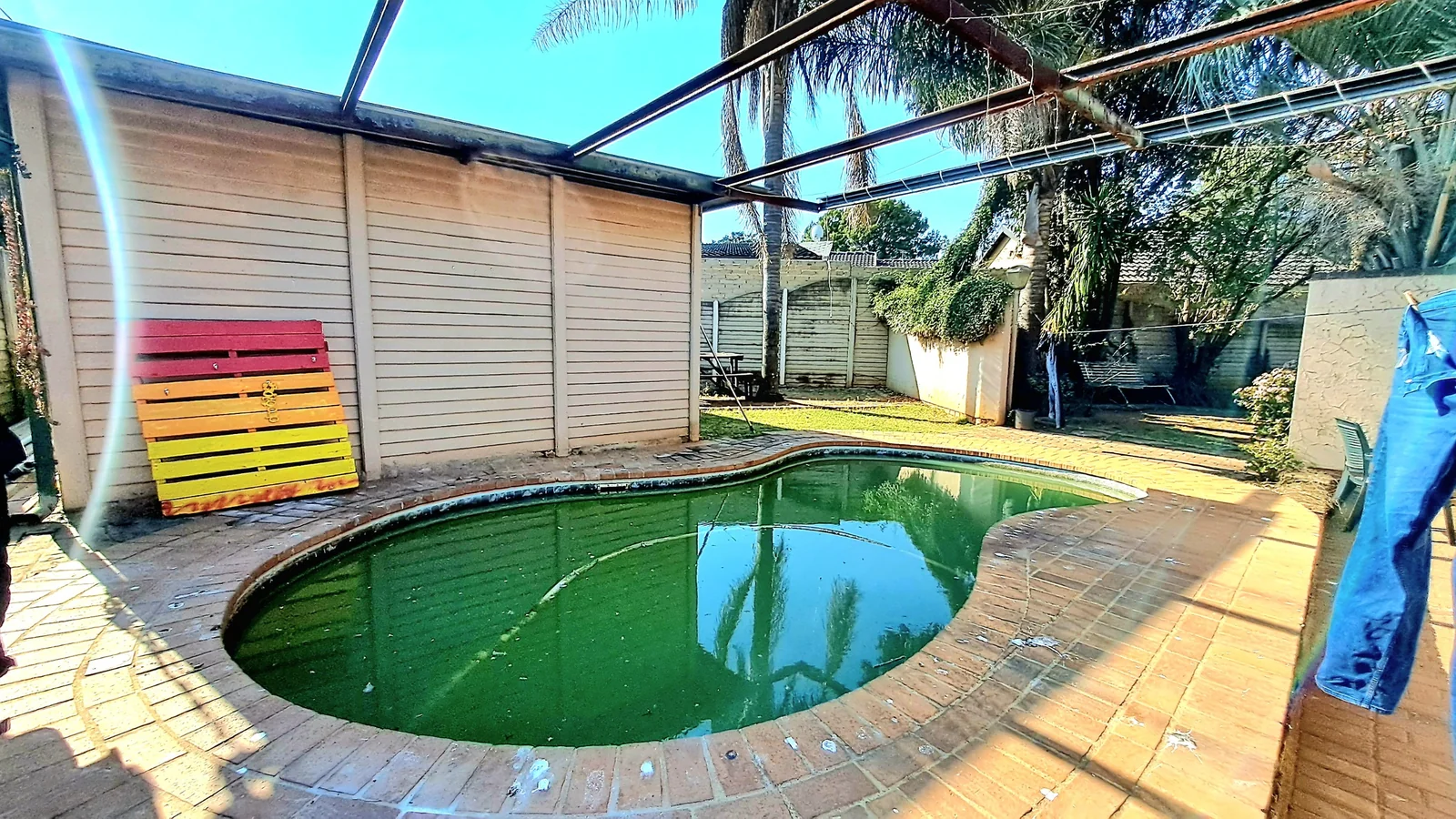 Spacious Birchleigh Home with 4 Bedrooms, Flatlet & Pool-Asking price R1,650 000