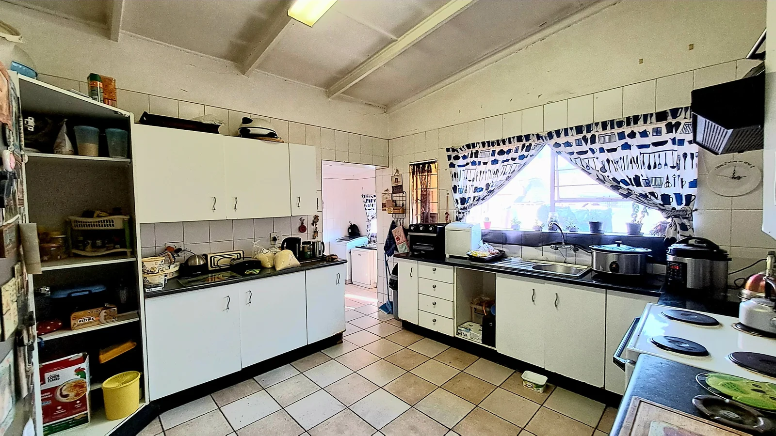 Spacious Birchleigh Home with 4 Bedrooms, Flatlet & Pool-Asking price R1,650 000