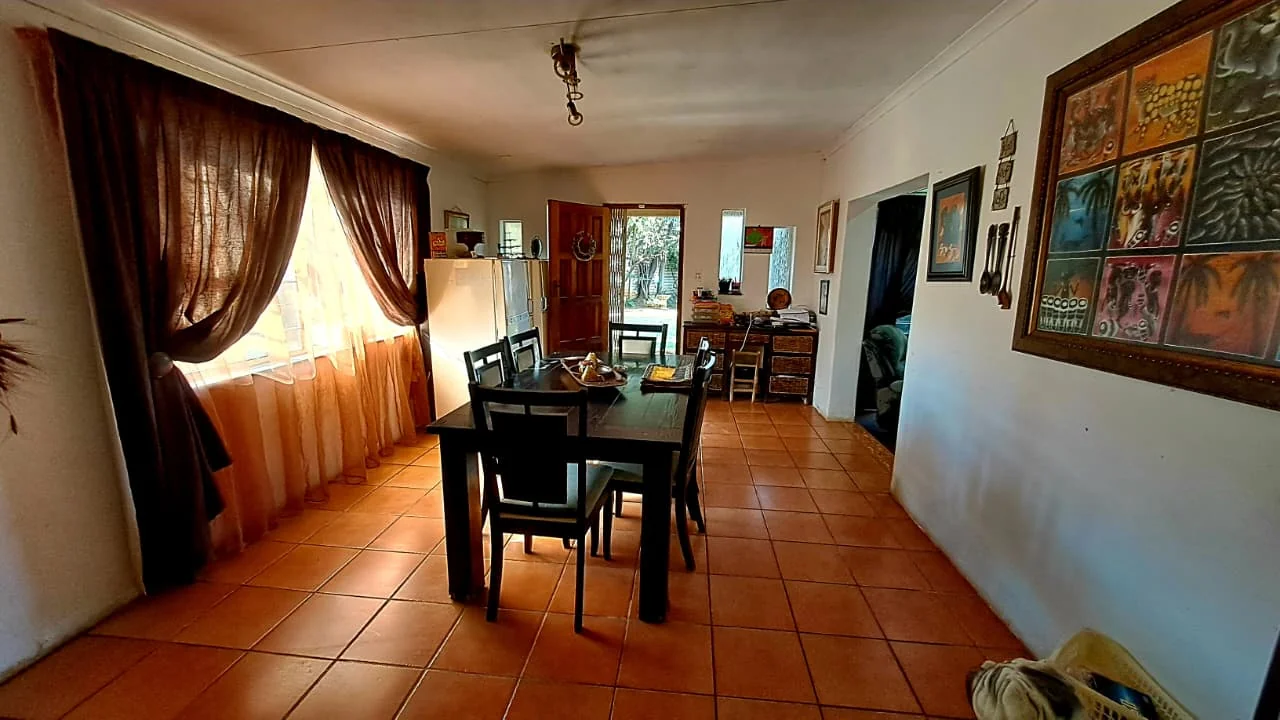 Spacious Birchleigh Home with 4 Bedrooms, Flatlet & Pool-Asking price R1,650 000