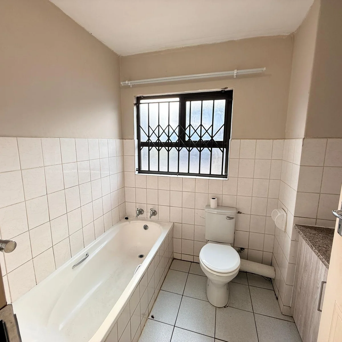 Secure & Stylish 2-Bedroom Apartment in Meerensee