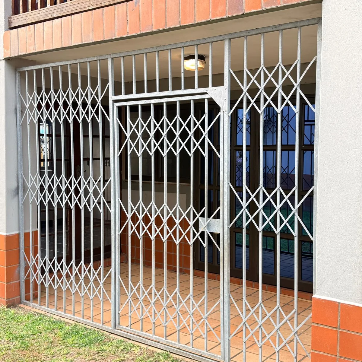 Secure & Stylish 2-Bedroom Apartment in Meerensee