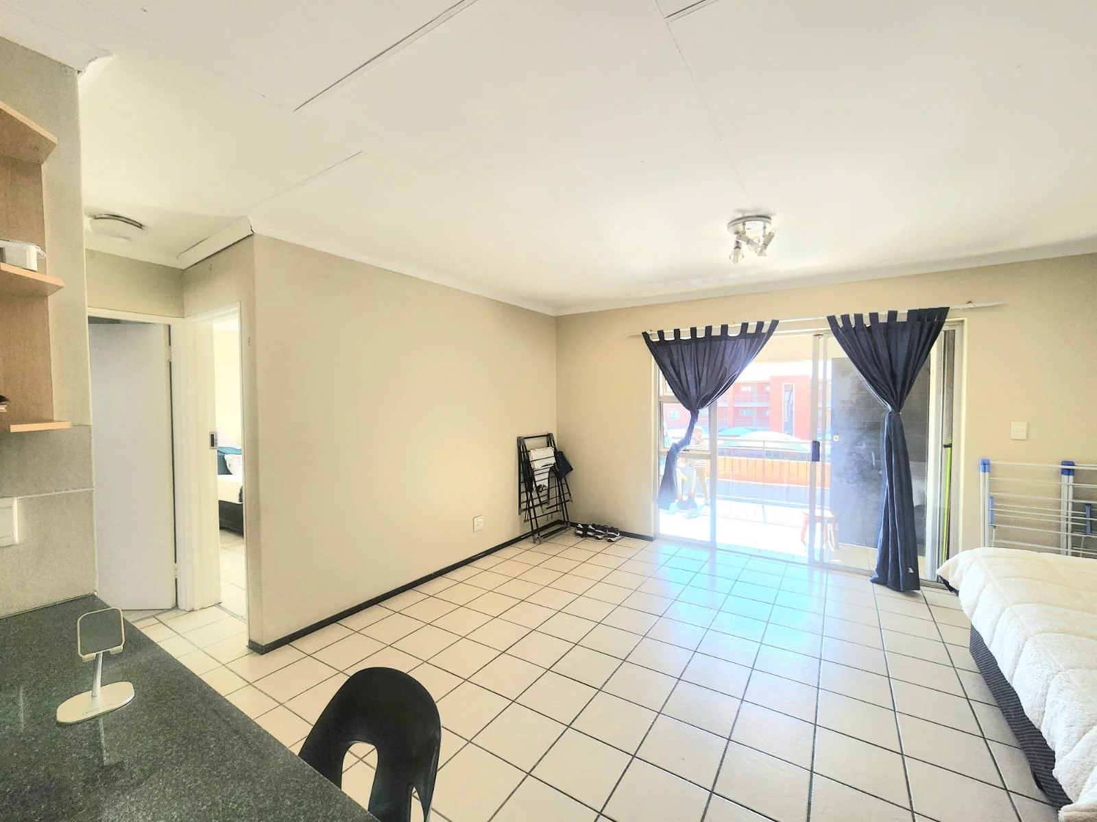 Modern 2-Bedroom Apartment with a Spacious Covered Balcony in Saxenburg Complex, Bardene