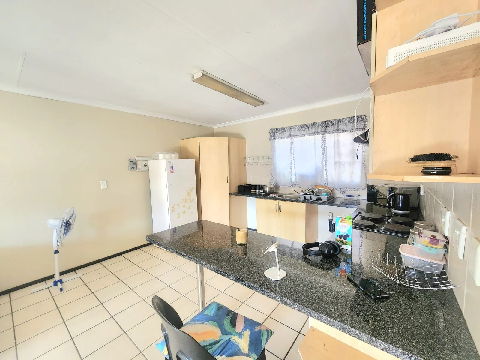 Modern 2-Bedroom Apartment with a Spacious Covered Balcony in Saxenburg Complex, Bardene