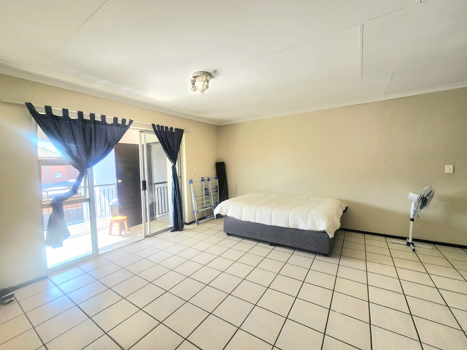Modern 2-Bedroom Apartment with a Spacious Covered Balcony in Saxenburg Complex, Bardene