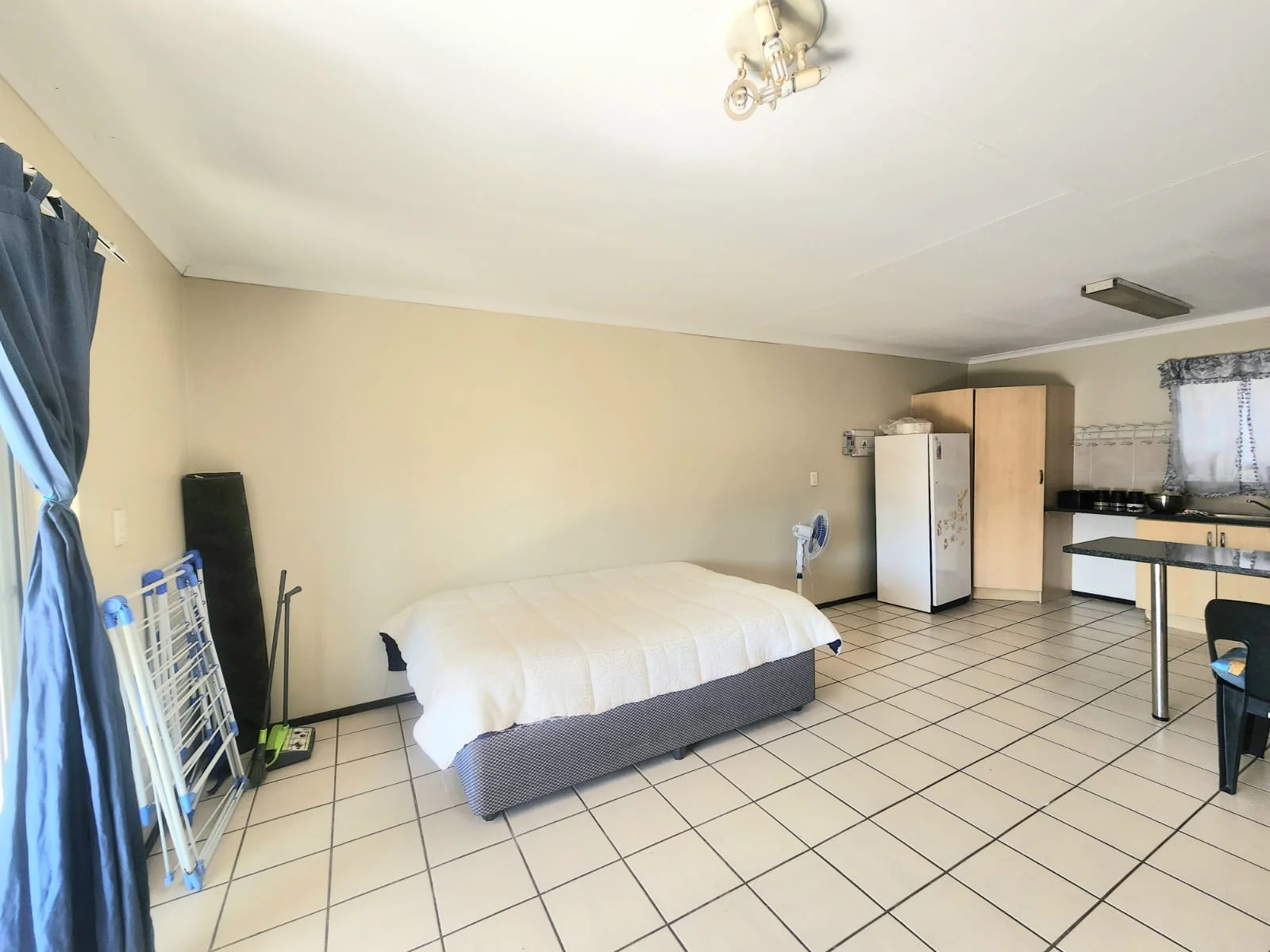 Modern 2-Bedroom Apartment with a Spacious Covered Balcony in Saxenburg Complex, Bardene