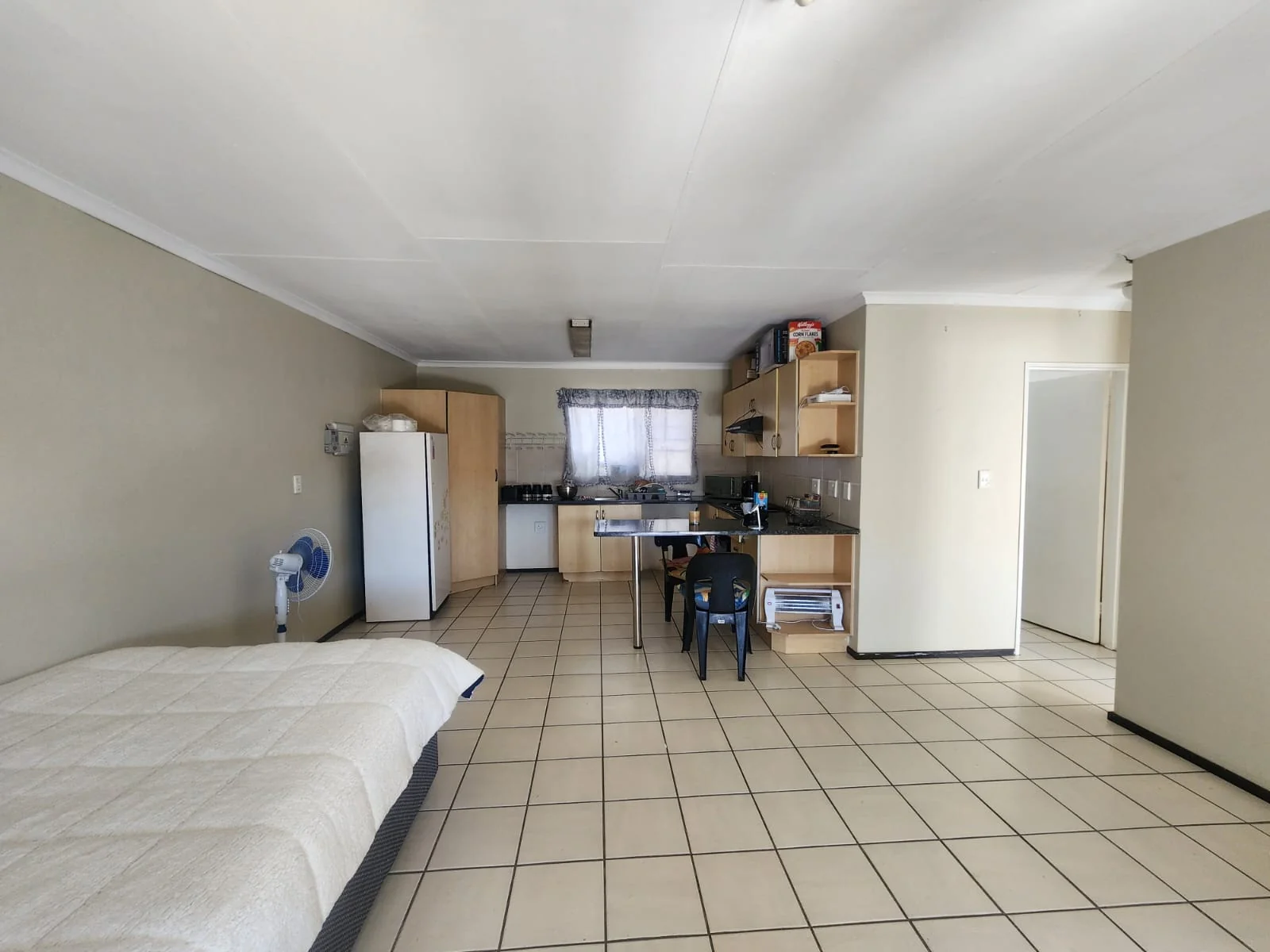 Modern 2-Bedroom Apartment with a Spacious Covered Balcony in Saxenburg Complex, Bardene