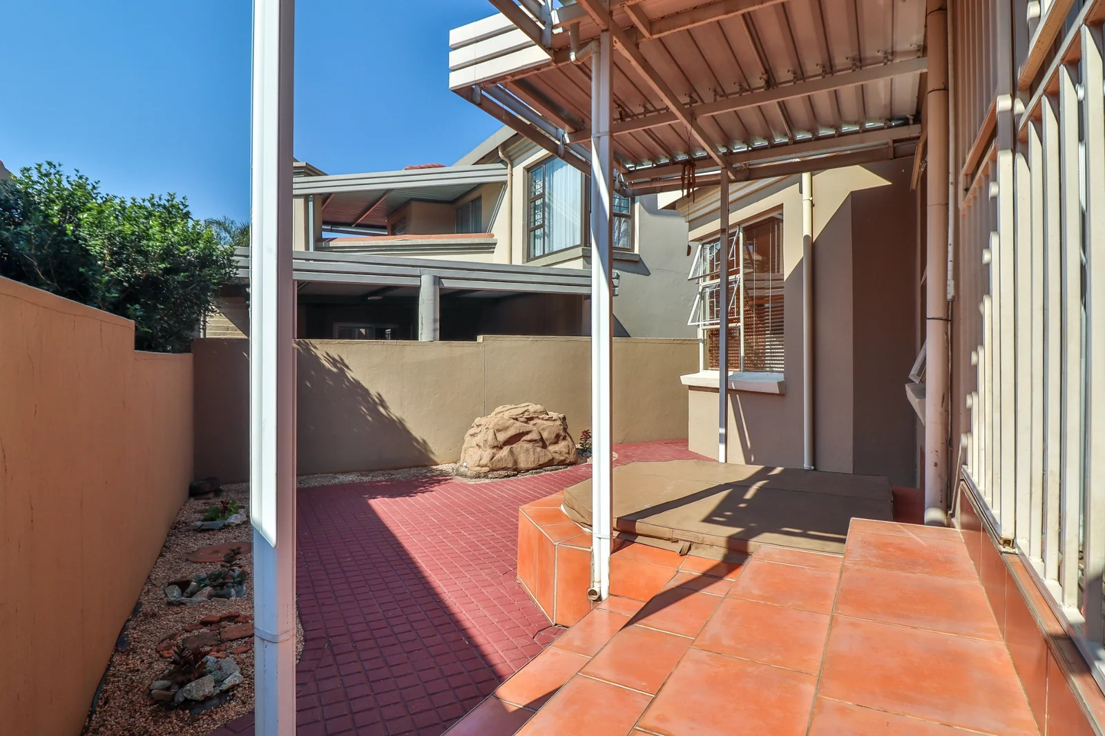 SEEING IS BELIEVING .... LOCK-UP AND GO INSIDE A SECURITY ESTATE!
