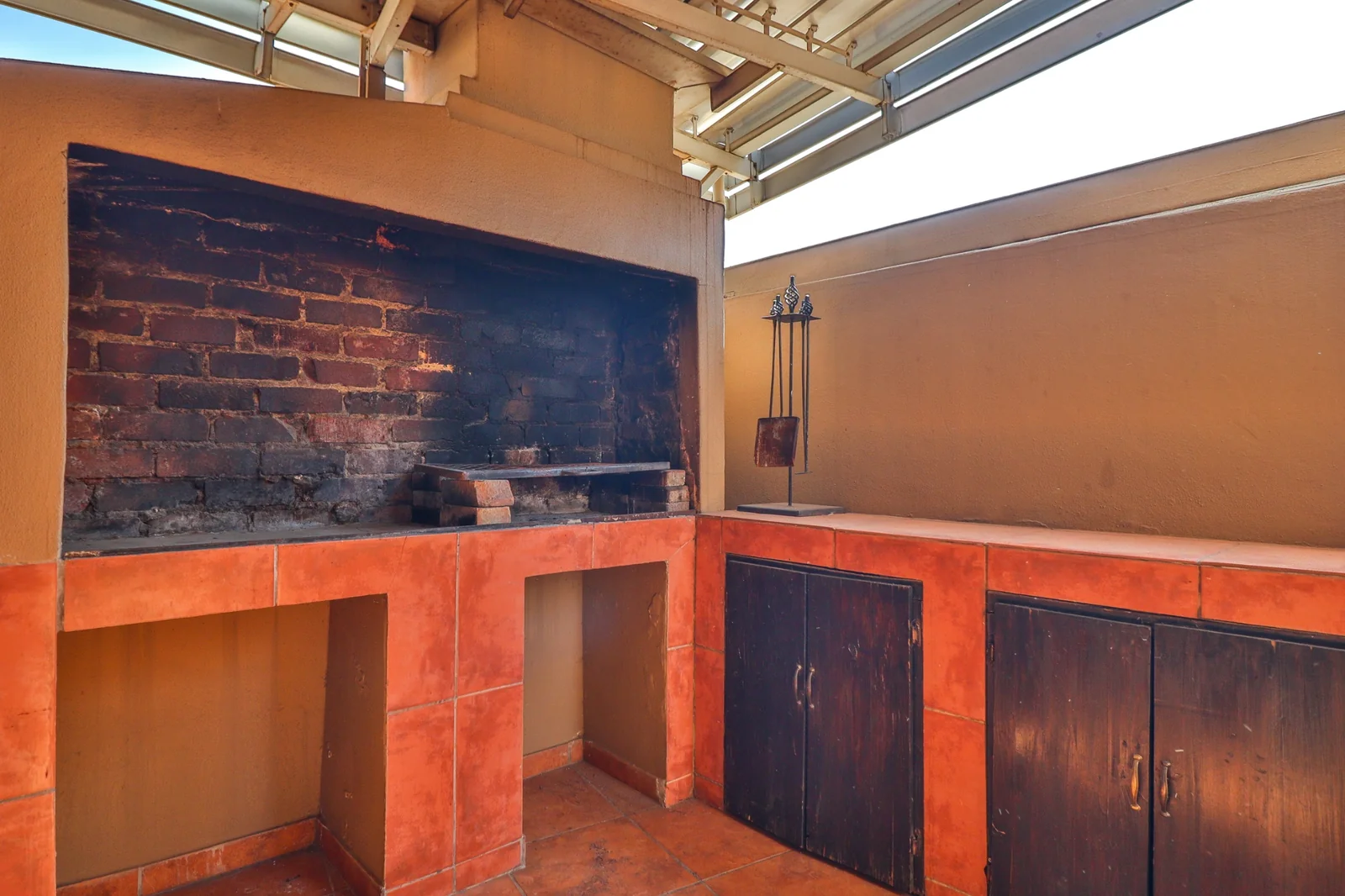 SEEING IS BELIEVING .... LOCK-UP AND GO INSIDE A SECURITY ESTATE!