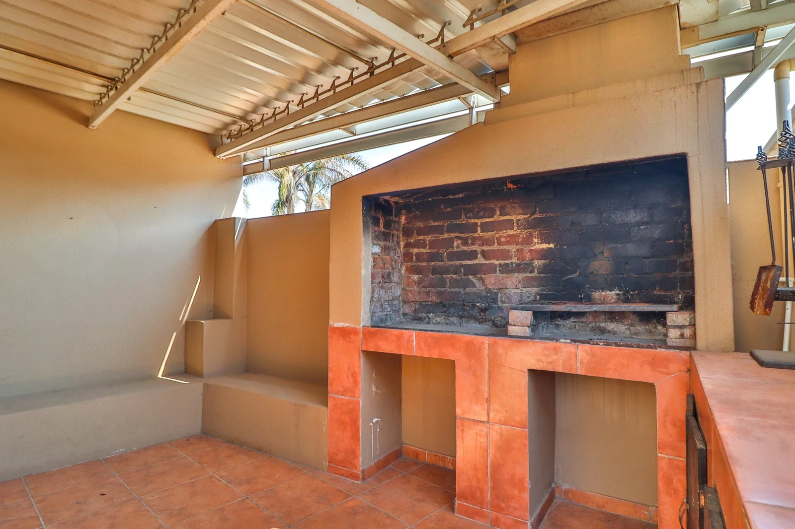 SEEING IS BELIEVING .... LOCK-UP AND GO INSIDE A SECURITY ESTATE!