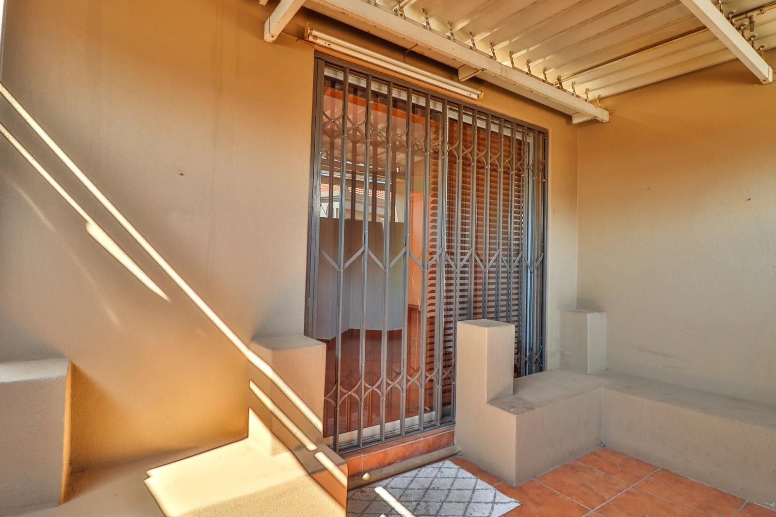 SEEING IS BELIEVING .... LOCK-UP AND GO INSIDE A SECURITY ESTATE!