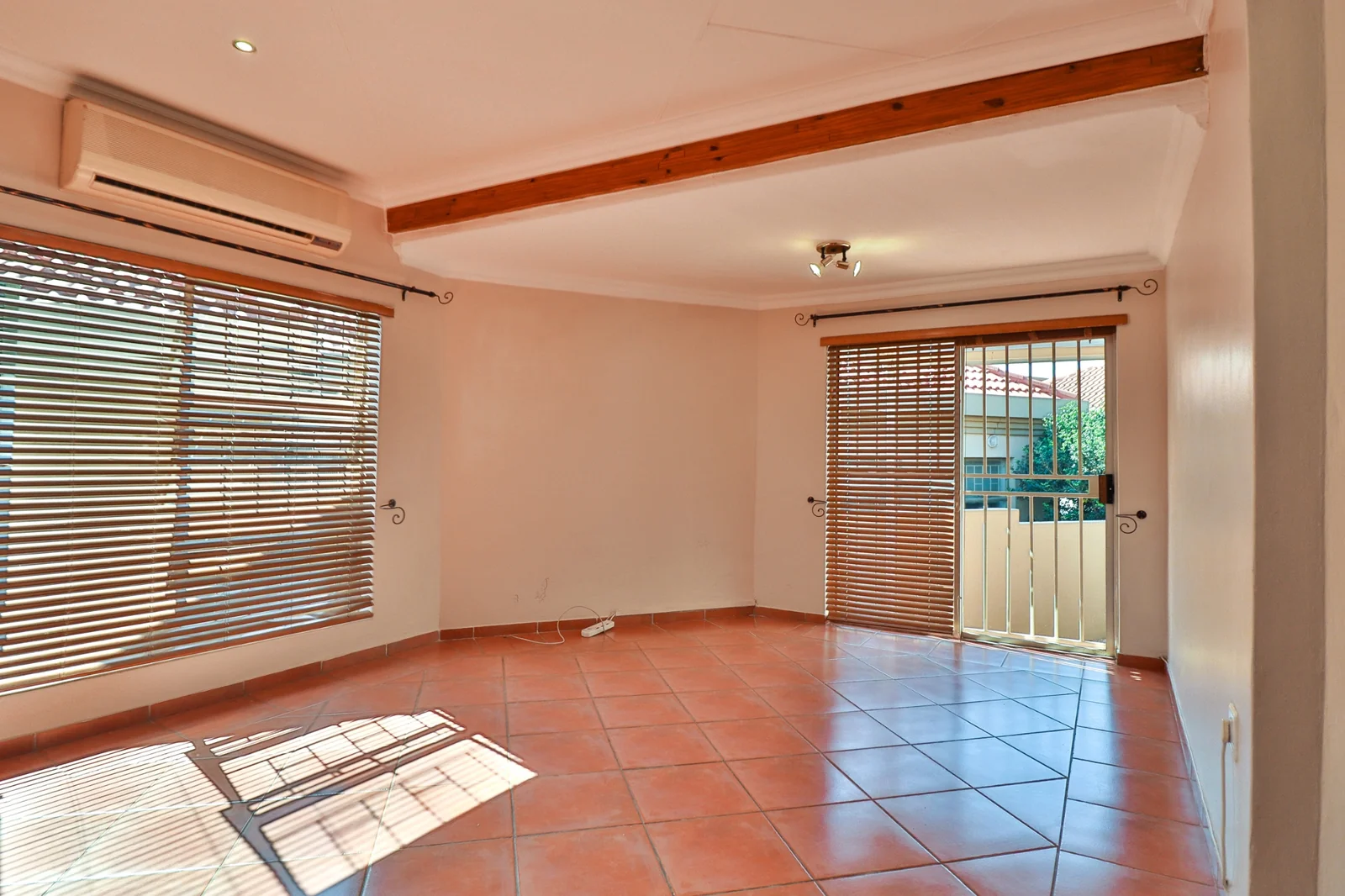 SEEING IS BELIEVING .... LOCK-UP AND GO INSIDE A SECURITY ESTATE!